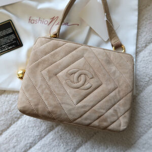 Chanel 1991 Vintage Beige Suede Shoulder Bag Small PRELOVED AUTHENTIC